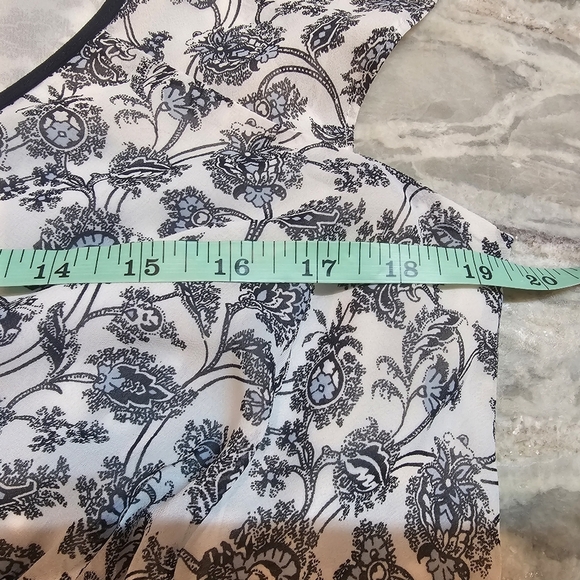 LOFT Navy Floral Faux Wrap Blouse Size 14 Cap Sleeve Lined Sheer Overlay - Picture 6 of 10